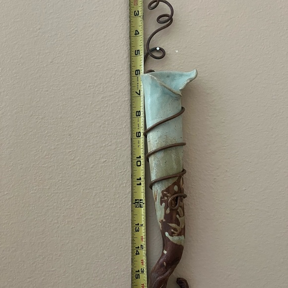 HAND CRAFTED WALL VASE - Picture 5 of 5